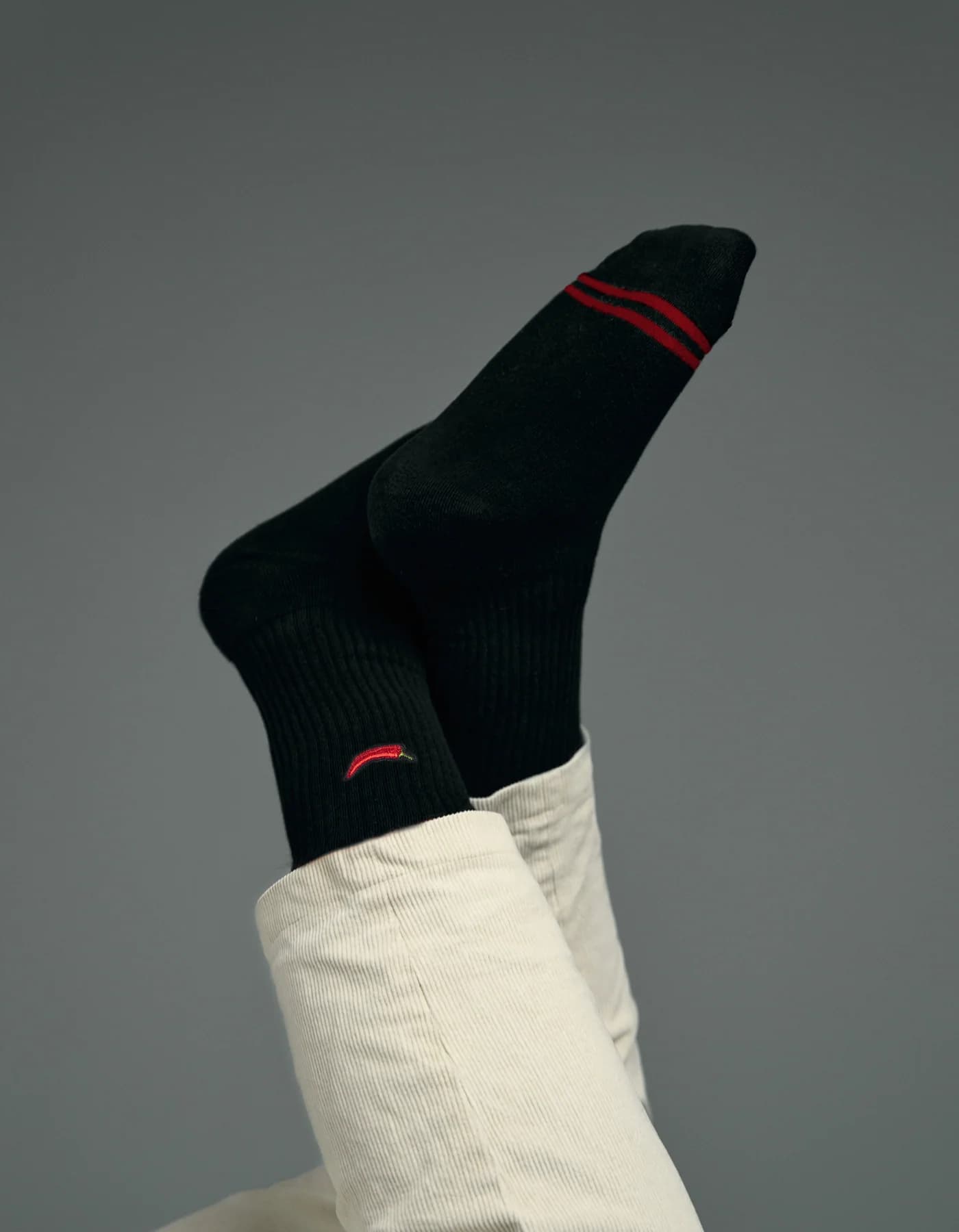 Calcetines Chili Bordados Negro/Rojo - SAIN-242566_01_V2