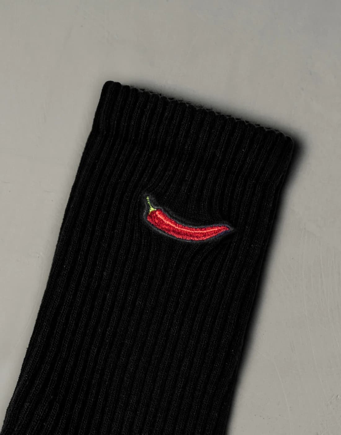 Calcetines Chili Bordados Negro/Rojo - SAIN-242566_04
